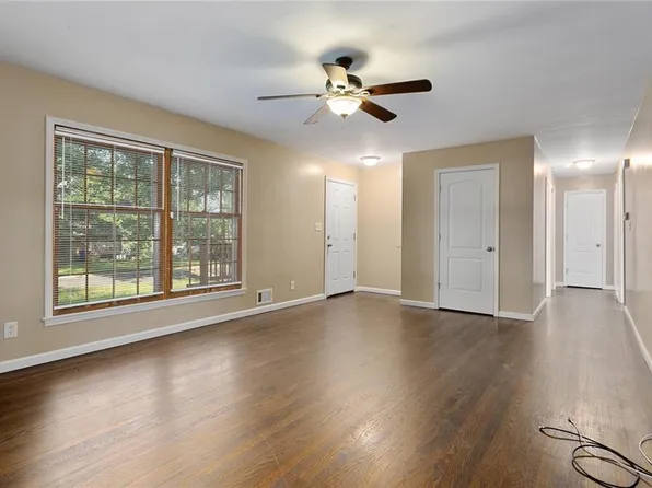 8100 Elm Ave, Raytown, MO 64138