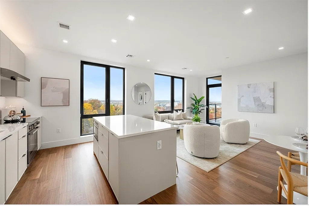 Building Photo - 1515 Commonwealth Ave #506