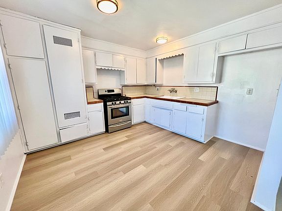 4th image of 2516 Mathews Ave APT 8
