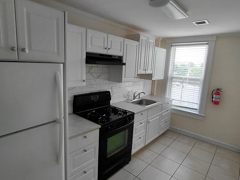 21 Morris St #A — Photo 15