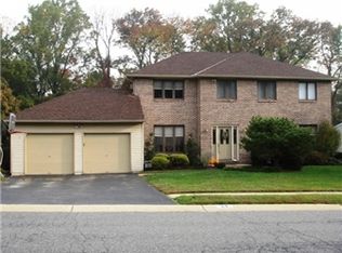 24 Hayloft Cir, Wilmington, DE 19808