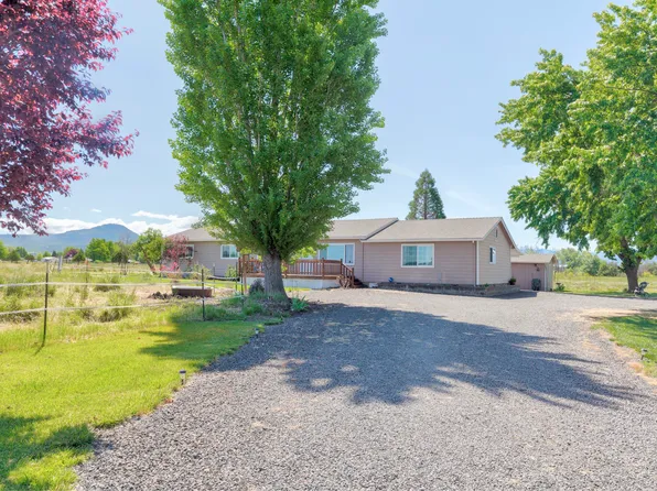 400 Latigo Ln, Central Pt, OR 97502
