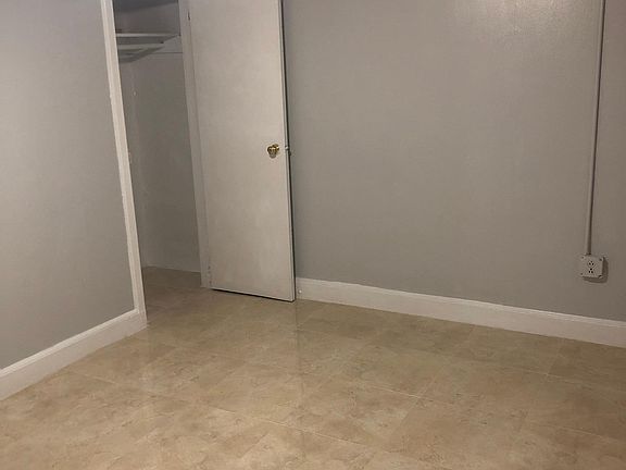 4th image of 915 E 229th St #4