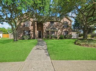 401 Regency Ct, Friendswood, TX 77546