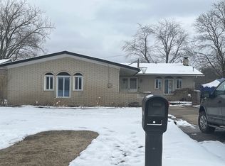 6124 Borowy Dr, Commerce Township, MI 48382