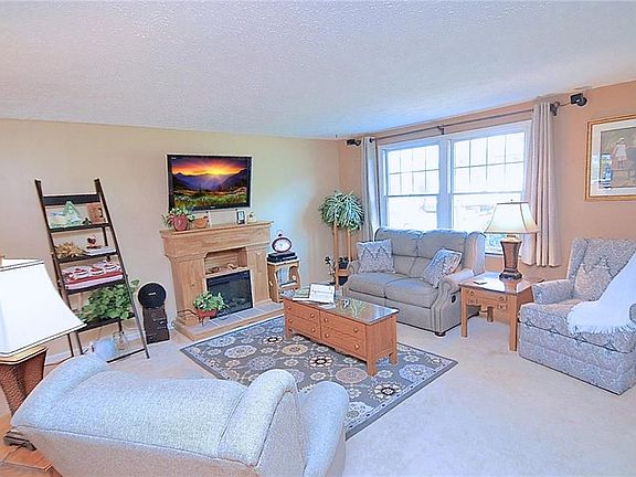 4th image of 23 Curtisdale Ln