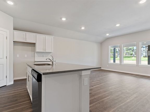 4th image of 500 W Cattleman Ln
