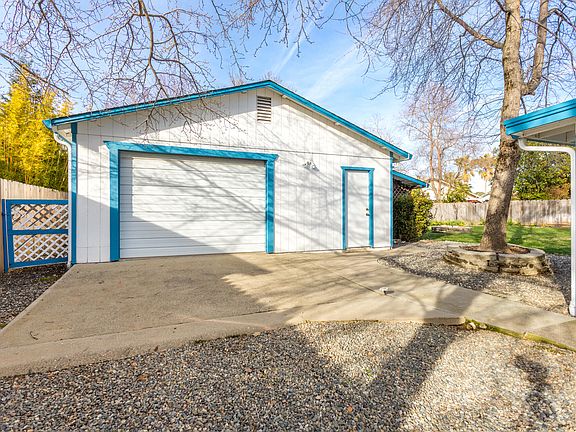 3rd image of 146 Woodhill Dr