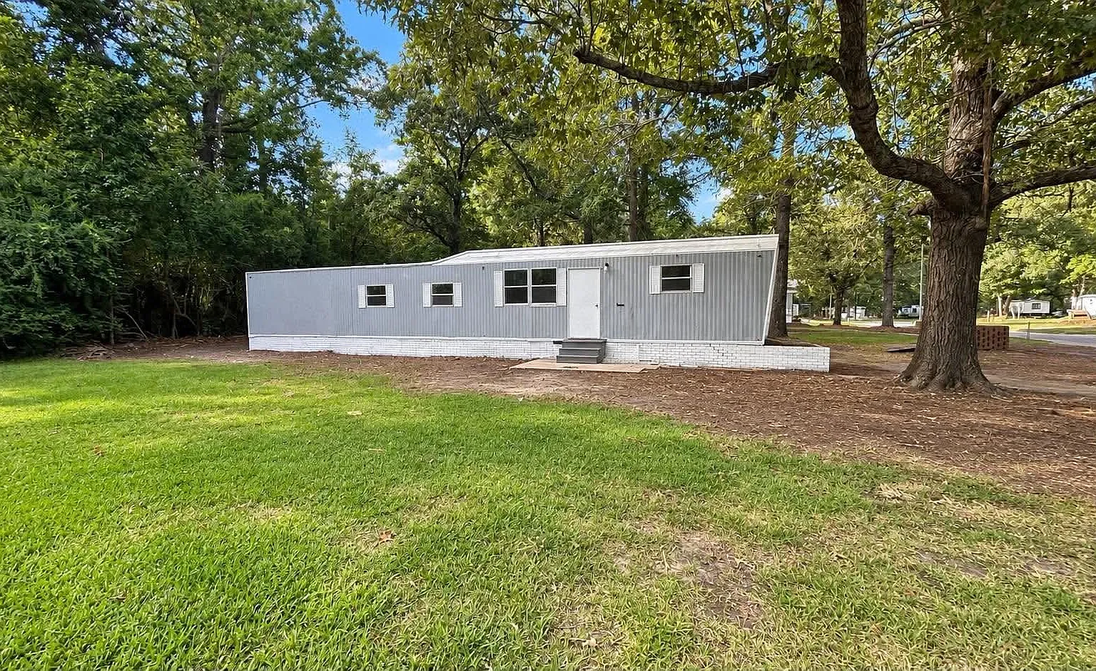 2 bed, 750 sqft, $999 — Photo 2