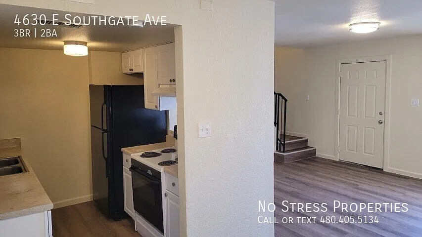 3 Bed Town Home of 40th St & Broadway! — Photo 4