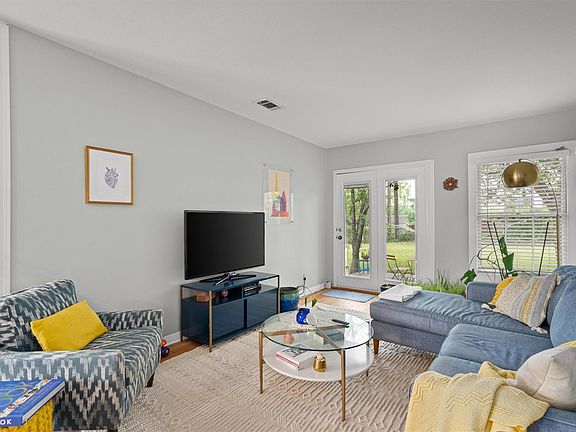 5th image of 2633 W 45th St