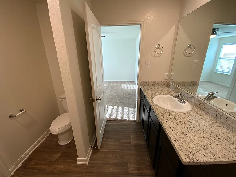 1024 Riverdale Cv — Photo 12