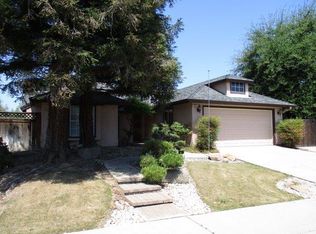877 Palo Alto Ave, Clovis, CA 93612