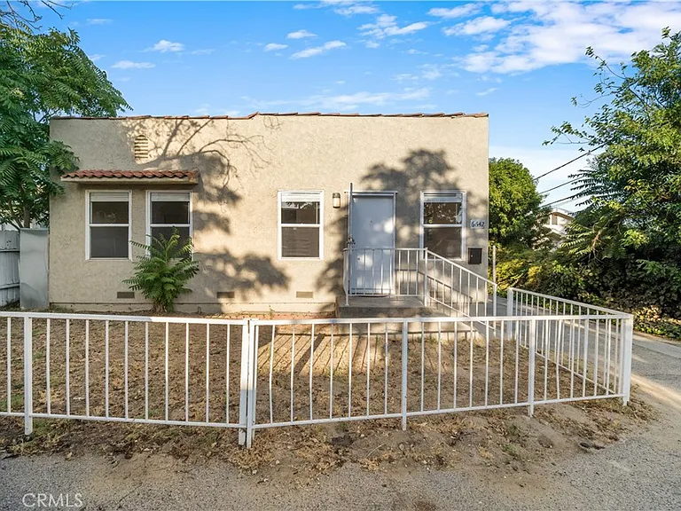 6642 Vineland Ave — Photo 23