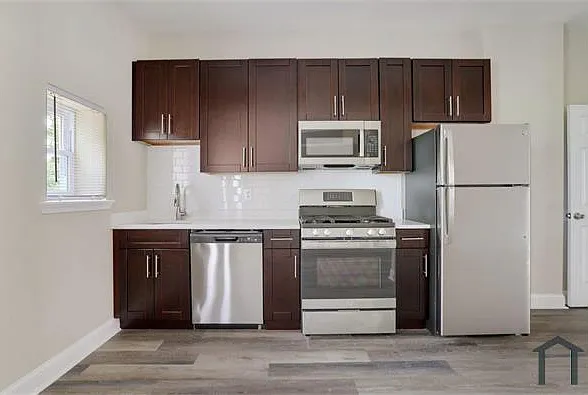 3 bed, $1,800 — Photo 2