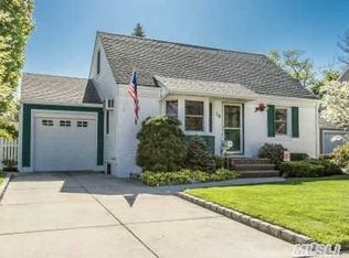 18 Remsen St, Baldwin, NY 11510