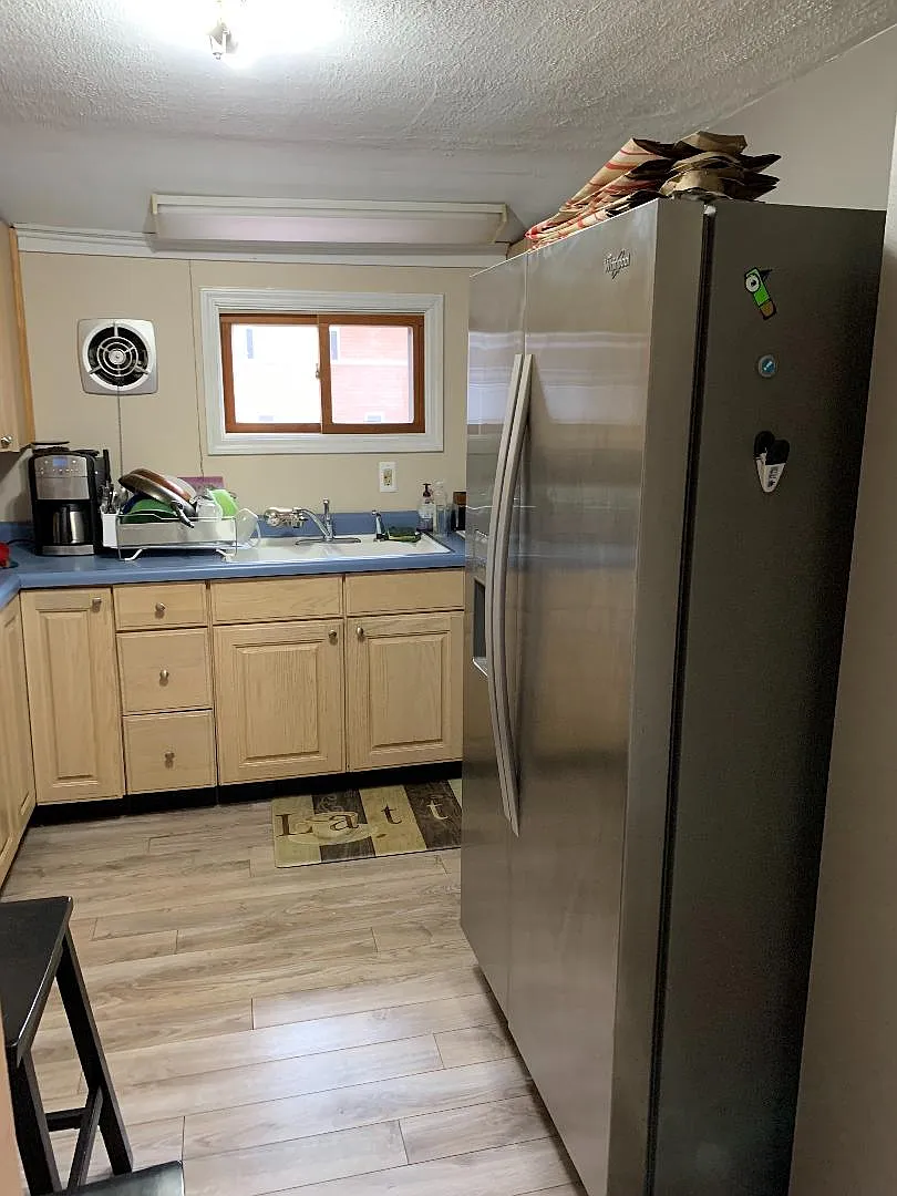 6 bed, 2370 sqft, $4,500 — Photo 4