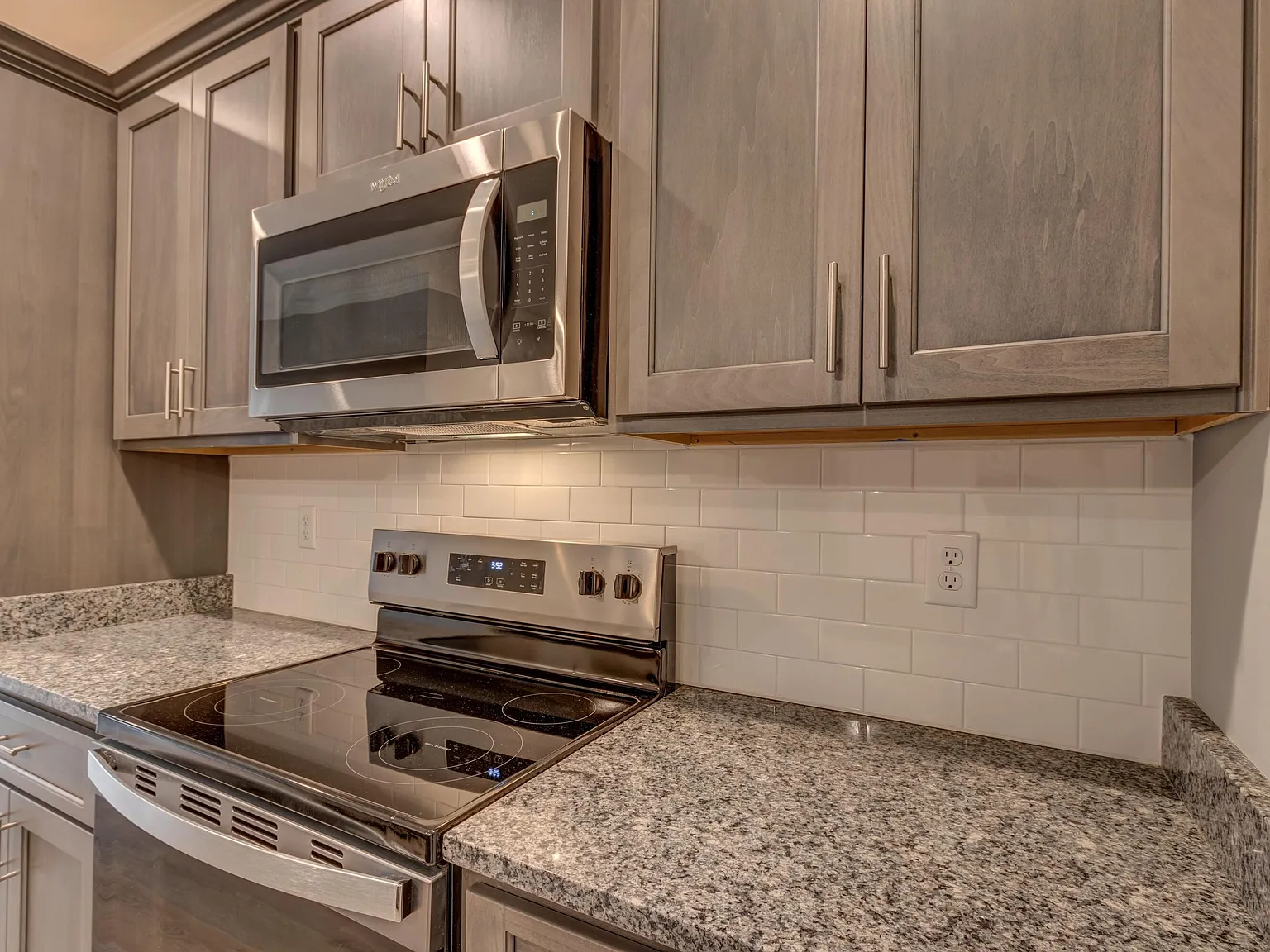 3 bed, 2.5 bath, 1963 sqft, $2,600 — Photo 4
