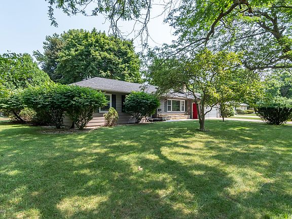 3rd image of 2730 Applelane Ave
