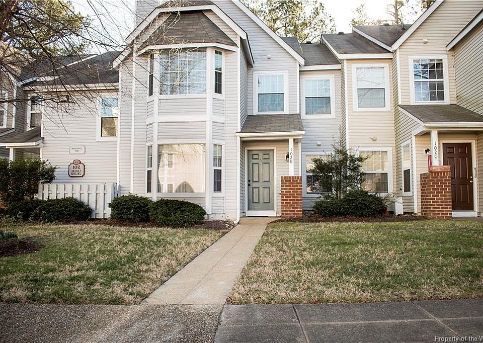 1st image of 102 Marshall Way APT B