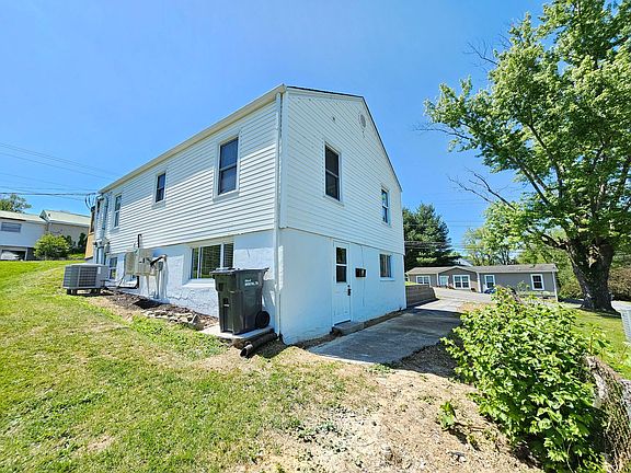 4th image of 81 24th St Unit A & B
