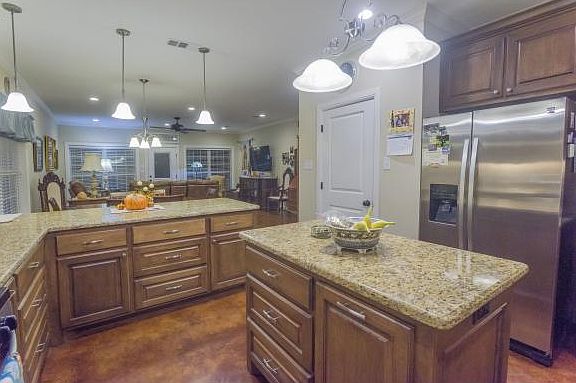 3rd image of 3504 Ashcreek Cir