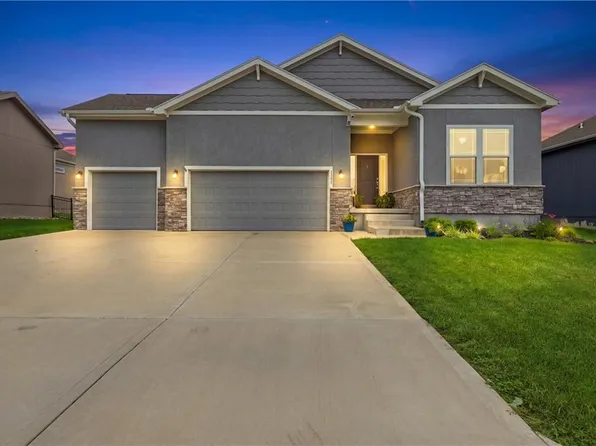 1122 SW Cheshire Dr, Lees Summit, MO 64083