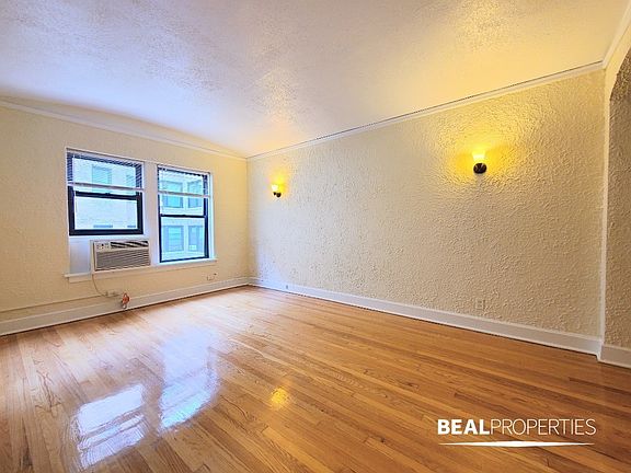 3rd image of 536 W Arlington Pl APT 317
