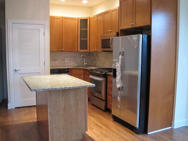 1st image of 617 W Armitage Ave #2R