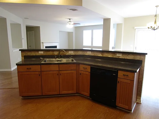 406 Howell Xing — Photo 5