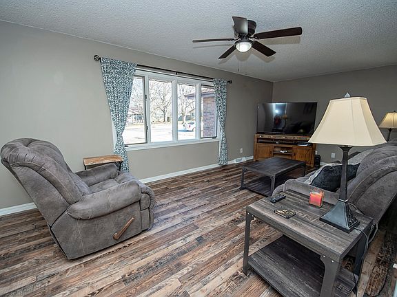 3rd image of 805 Terrace Dr