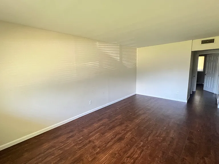 824 Loyola Dr #824 — Photo 17
