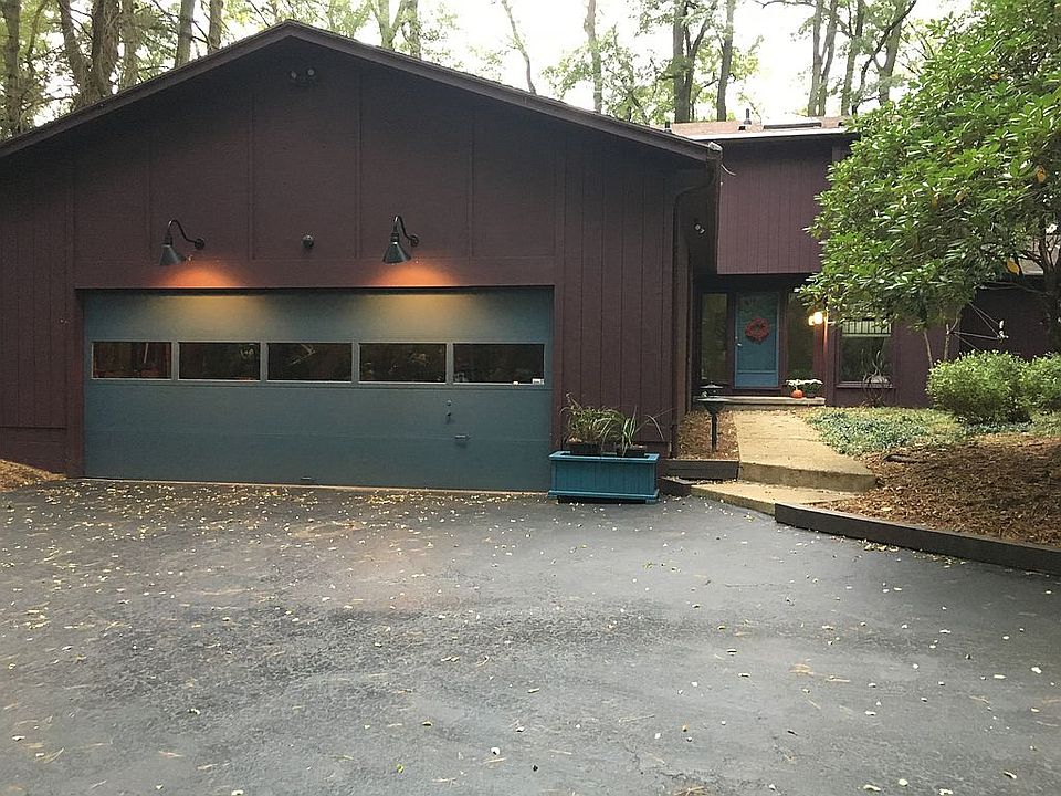 1st image of 6 Pine Cone Dr