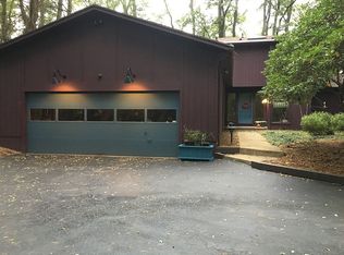 6 Pine Cone Dr, Pittsford, NY 14534