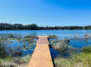 305 Lake Shore Dr, Interlachen, FL 32148