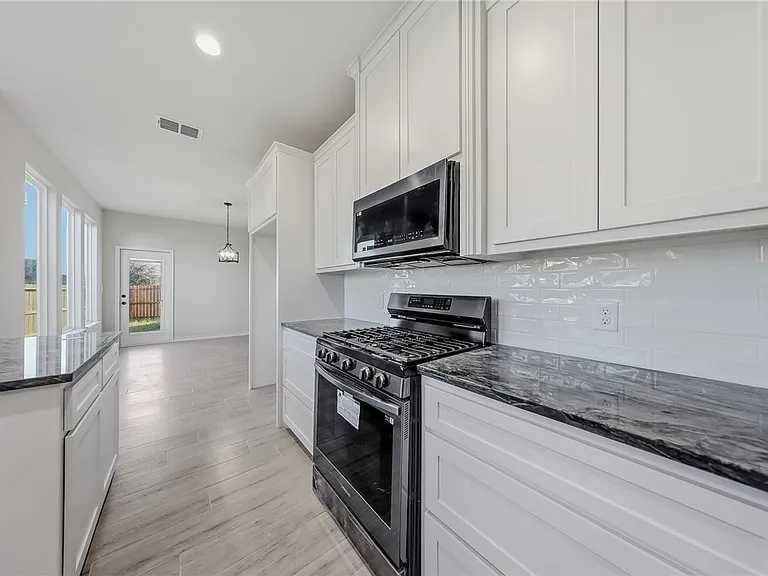 710 Mereet Dr — Photo 12
