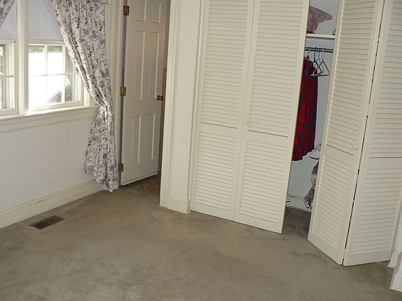 5th image of 807 E Birchwood Dr