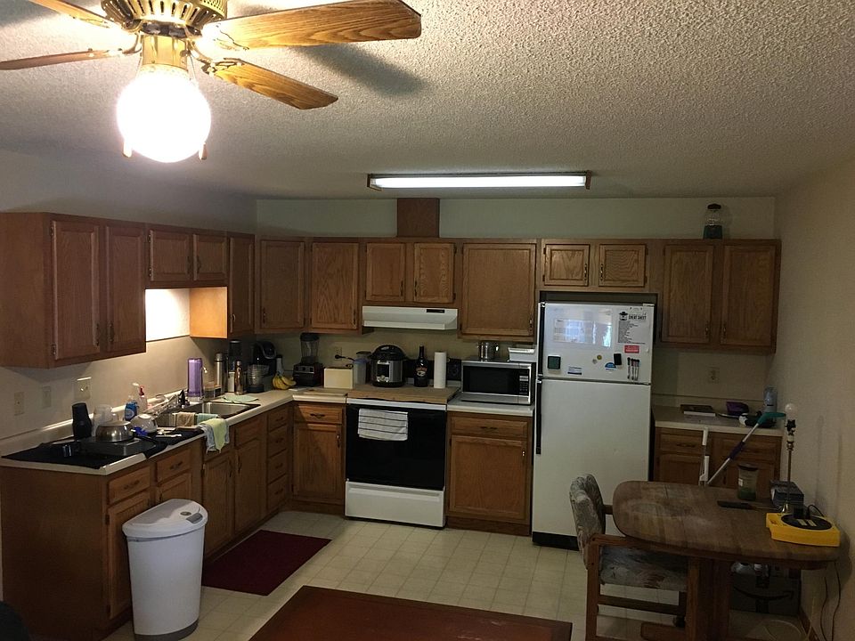1st image of 124 W Main St APT 2