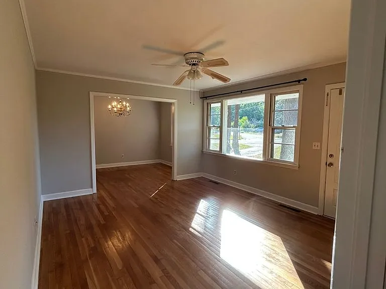 523 Colonial Dr — Photo 18