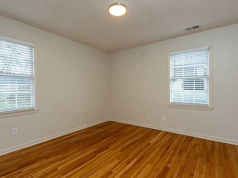 4958 Welchshire Ave — Photo 18