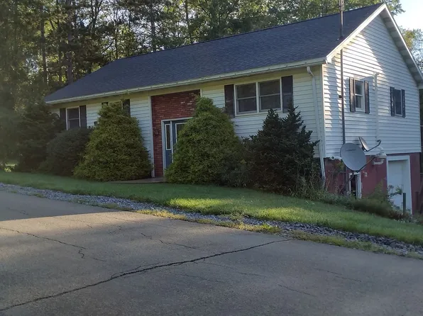 13 North St, Mount Jewett, PA 16740