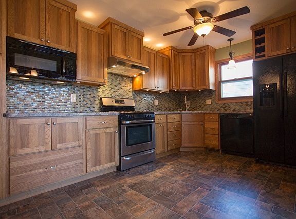 4th image of 255 Toneff Dr