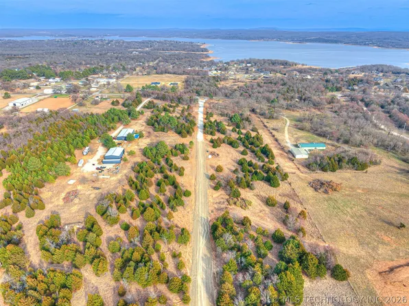 26 Emberlyn Ln, Eufaula, OK 74432