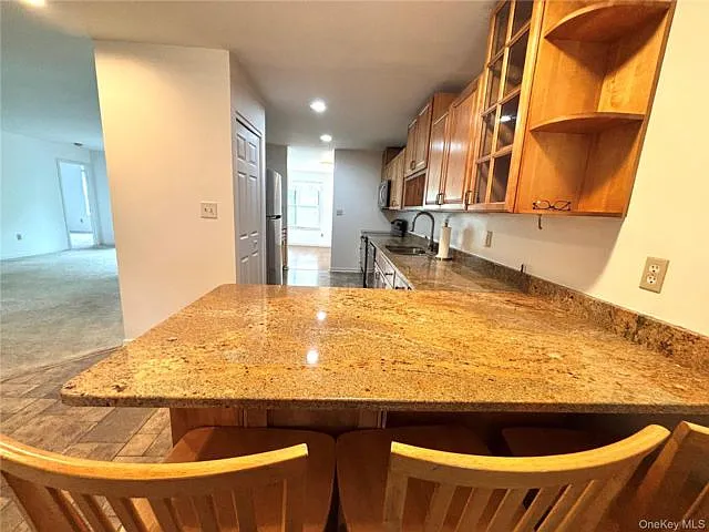 504 Continental Dr — Photo 7