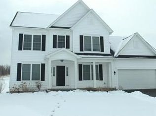 5233 Whitecliff Dr, Canandaigua, NY 14424