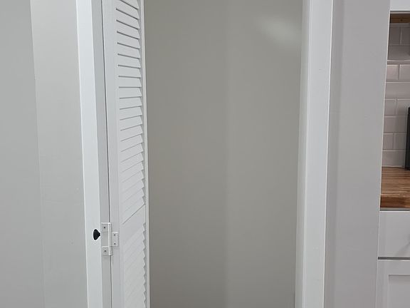 2nd image of 6901 N Ridge Blvd #1F