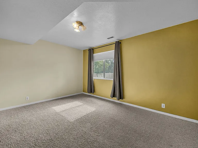 567 N Allanwood Pl — Photo 16