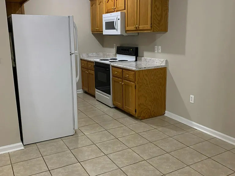 2036 Edgewood Dr #2 — Photo 11