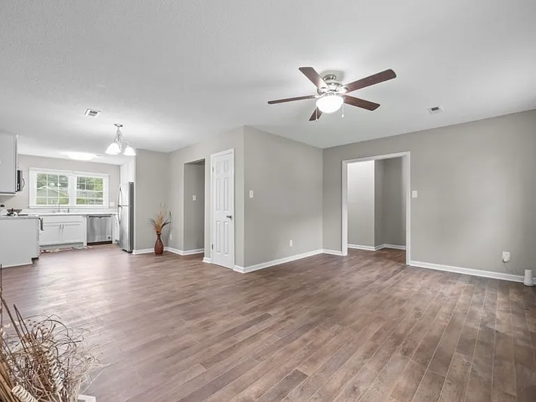 615 Wallingford Ct — Photo 10