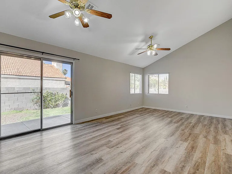 272 Spring Hills Ln — Photo 12